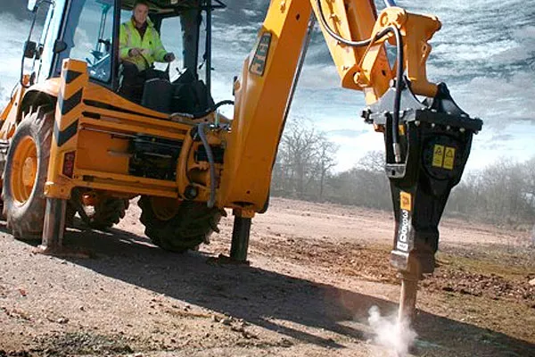 Экскаватор-погрузчик JCB 3СХ с гидромолотом